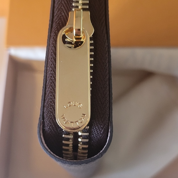 Louis Vuitton Zippy Wallet (Monogram) - Picture 7 of 8